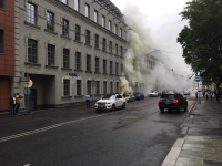 Неизвестные подожгли дымовую шашку у офиса «Яндекс.Такси» и потребовали понизить комиссии в сервисе