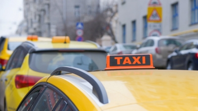 В Москве предложили установить справедливую цену на такси в аэропортах